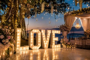 Lettres géantes lumineuses LOVE